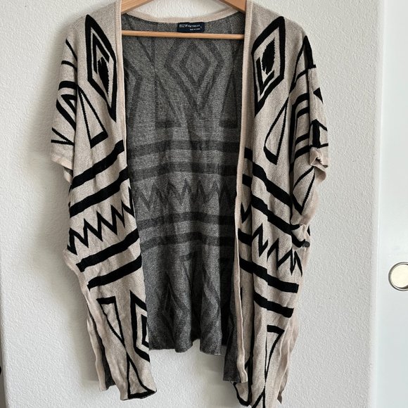 Geometric Knit Cardigan - Picture 2 of 6